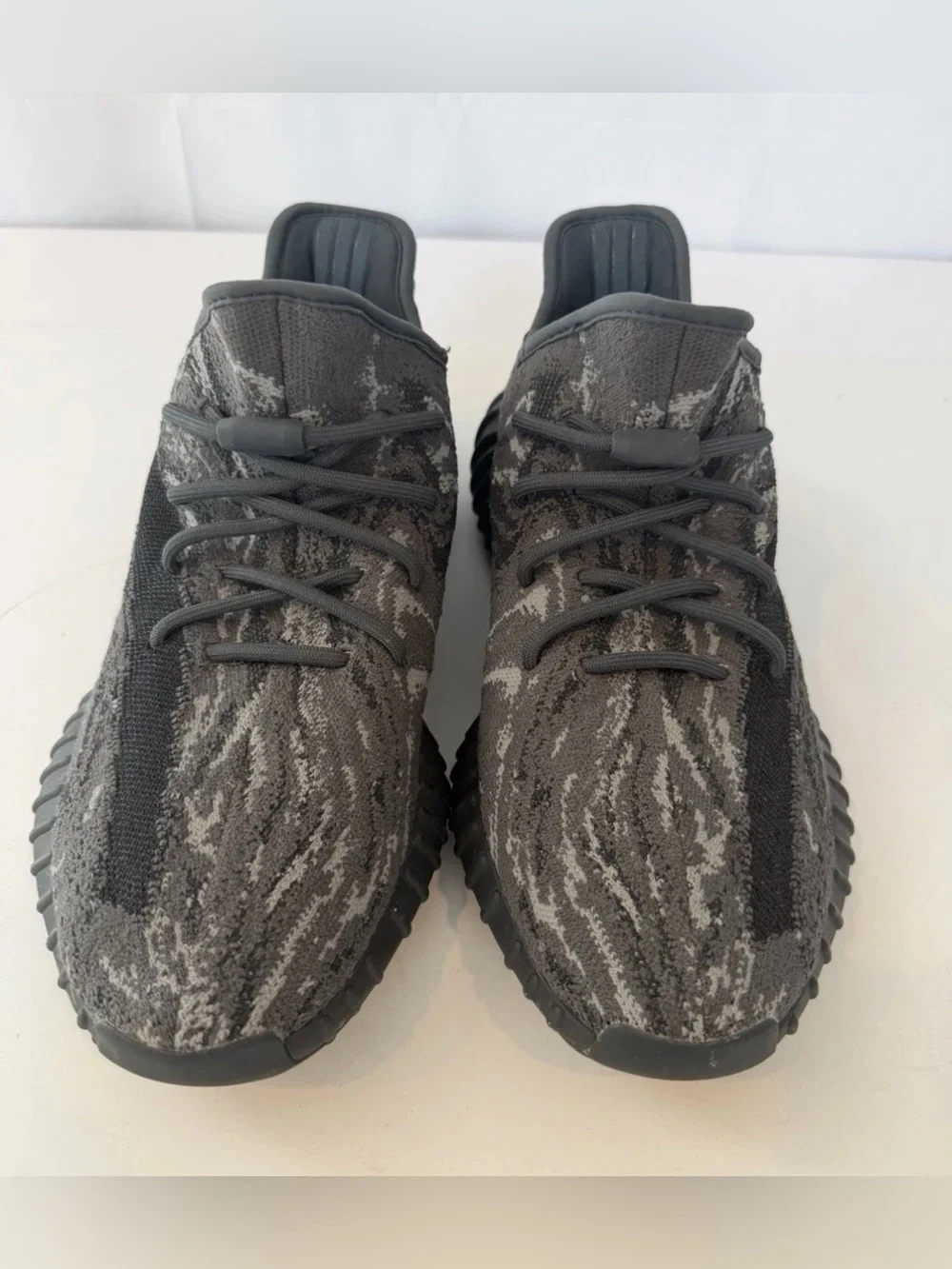 Adidas Yeezy Boost 350 V2 MX Dark Salt Mens  Size 11.5 Gray Black Lace Athletic